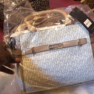 Jones New York Signature bag, never used..